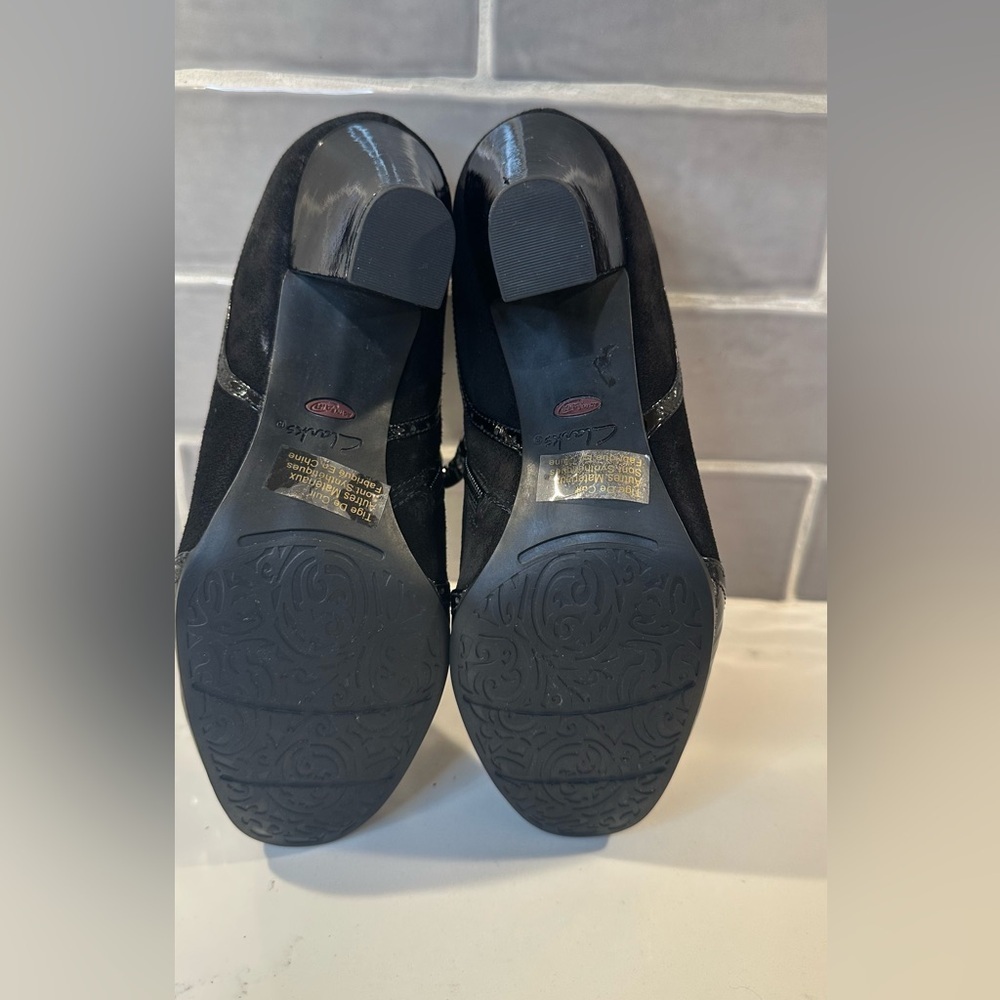 Clarks Artisan Black Suede and Patent Leather Heeled Shoes Classic Size 8 - Picture 10 of 14